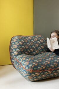 jacquardstof Mahalia Bleu stof met ginkgoblaadjes Mahalia Blanc